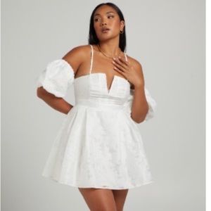 Showpo size small TAGS ON white dress for my brides!!